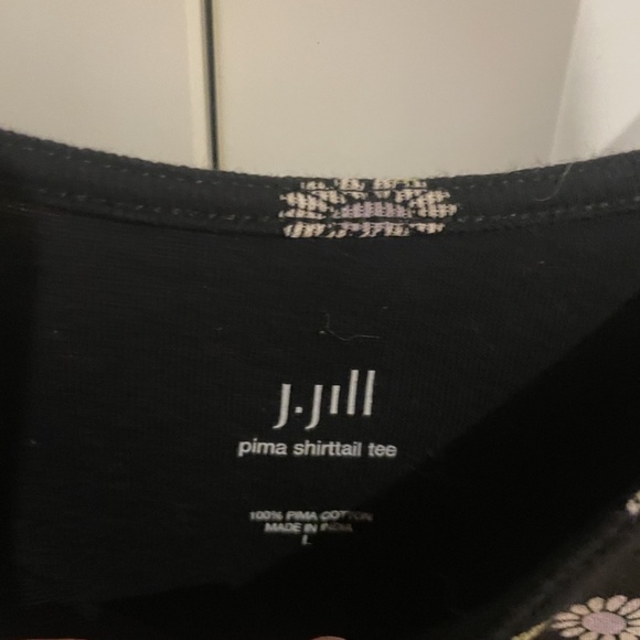 J.Jill Size Large 100% Pima Cotton Black Shirttail Tee with Flower Design - Picture 3 of 4